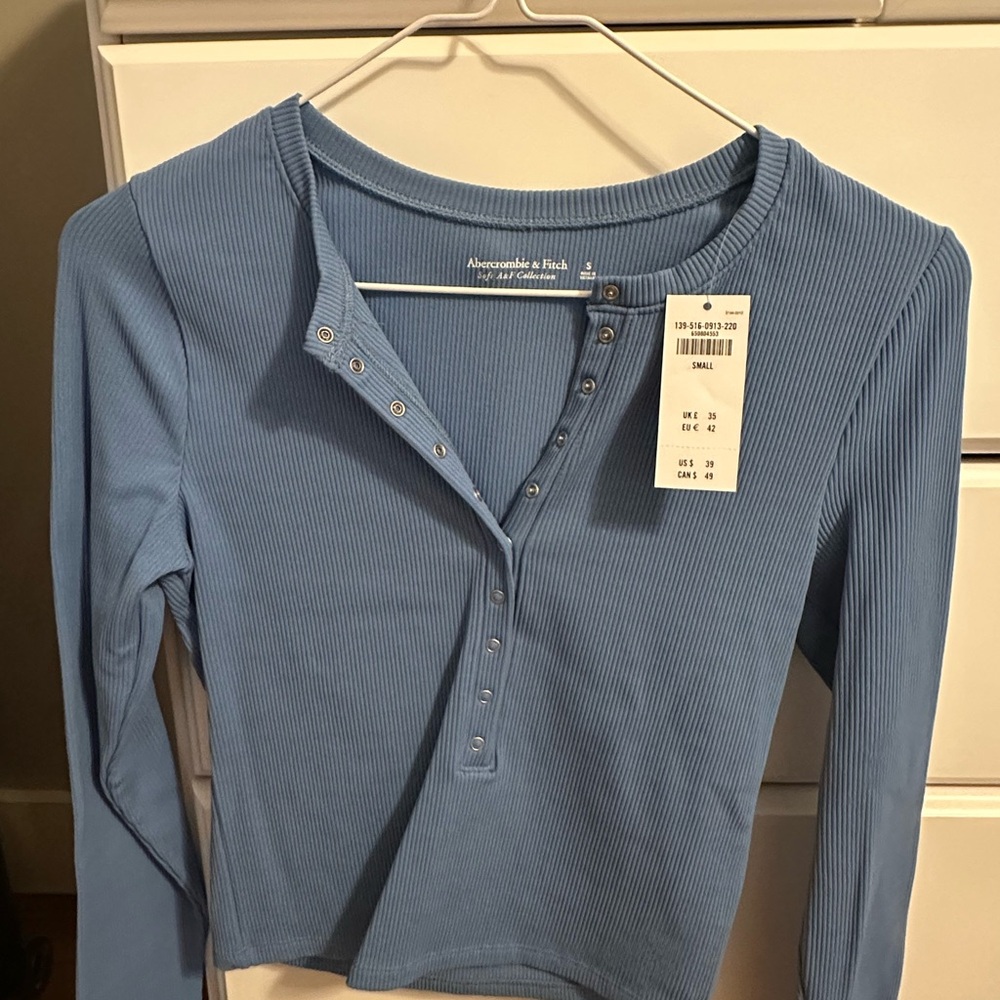 Abercrombie & Fitch Blue Long Sleeve Tee
